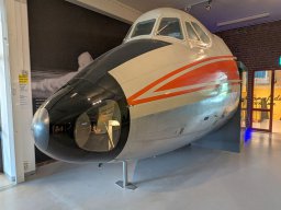 Vordere Bugsektion mit Cockpit einer Vickers Viscount V.784D, Baujahr 1957, zuletzt für Skyline Sweden bis 1978 mit der Kennung SE-CNK im Einsatz.
